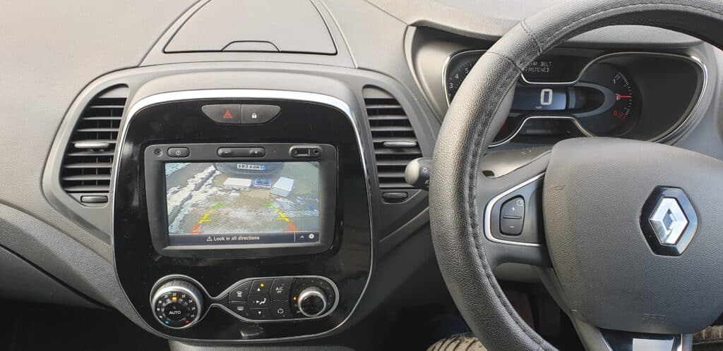 renault captur reverse camera