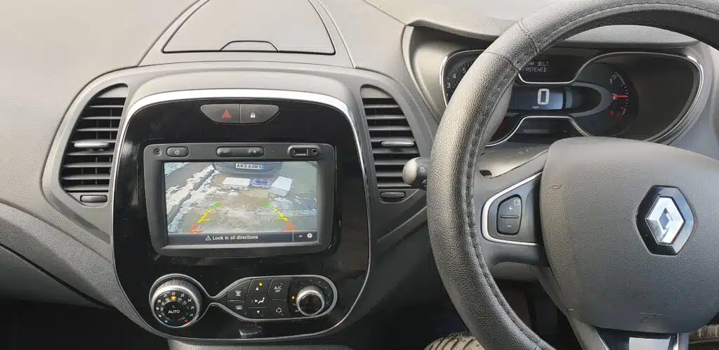 renault captur reverse camera