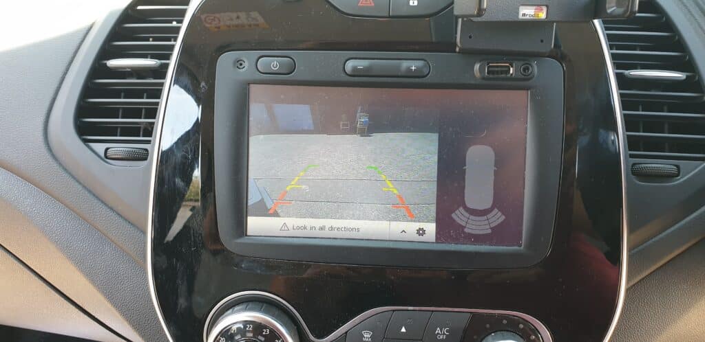 renault captur reverse camera