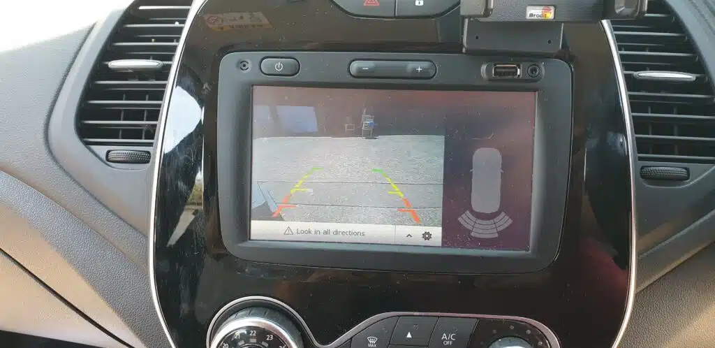 renault captur reverse camera
