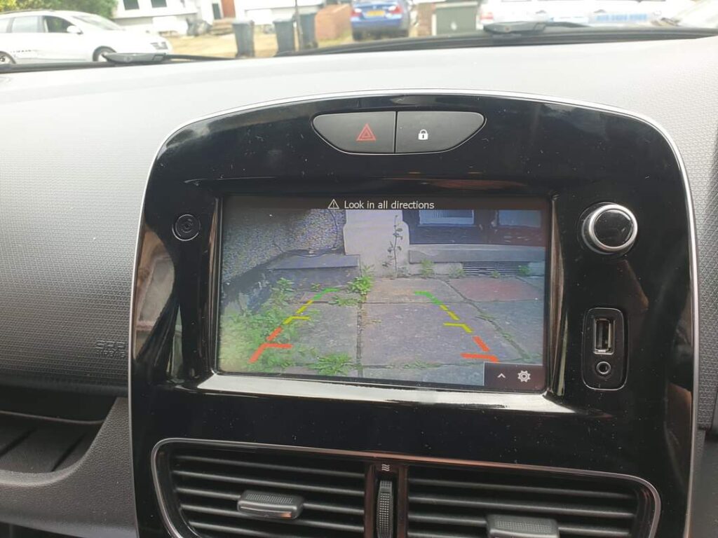 renault clio reverse camera